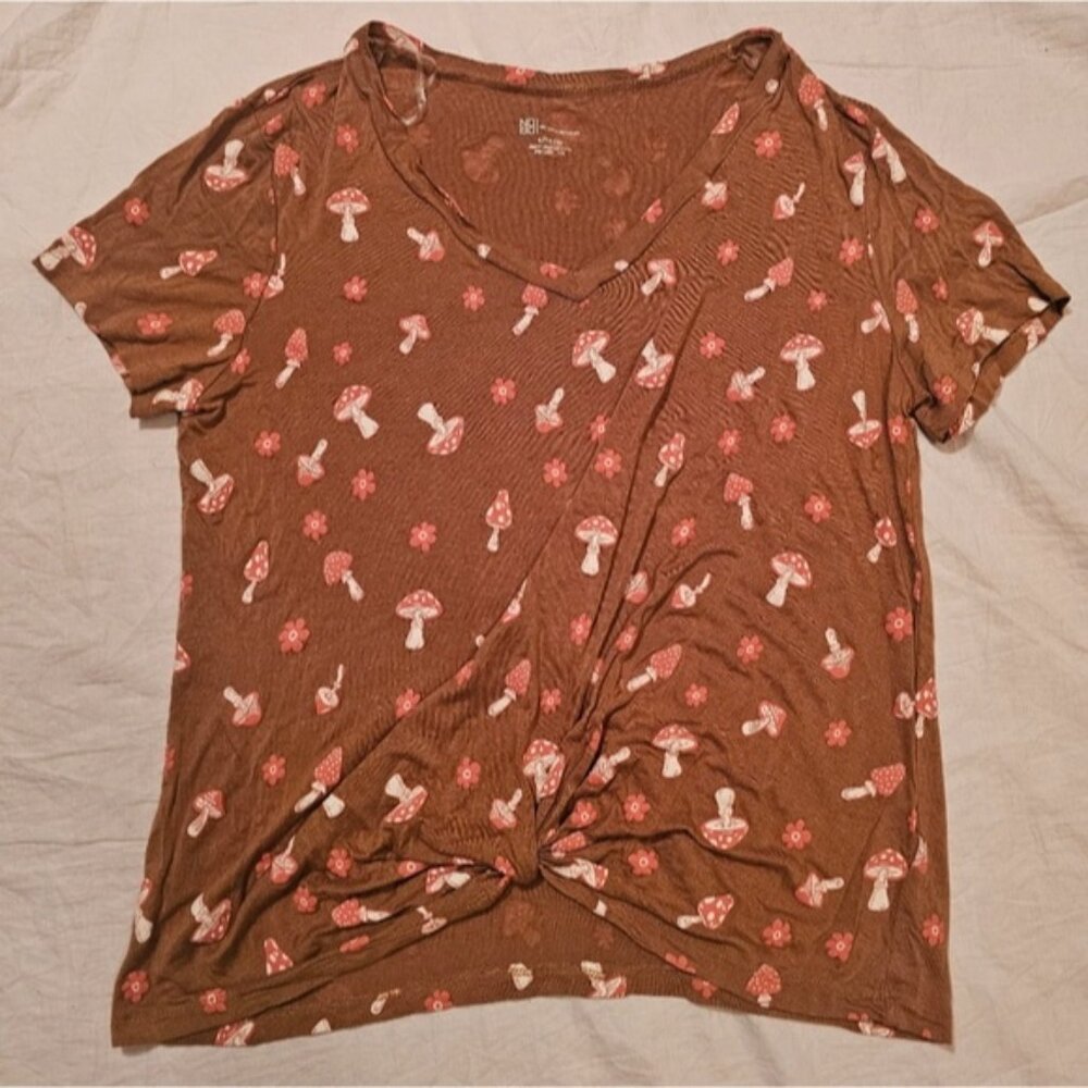 No Boundaries Mushroom Blouse Women's Large (11-13)